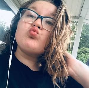 Meet your Posher, Valentina